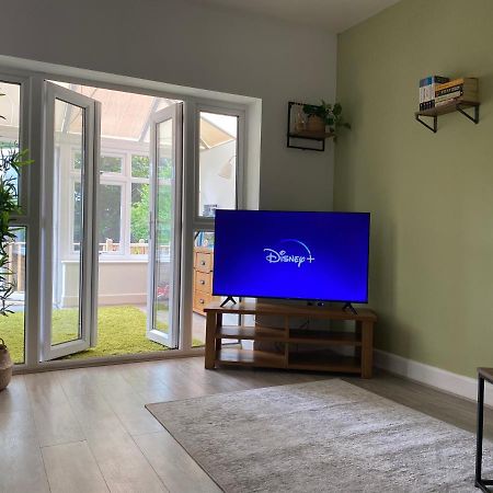 سوثامبتون Accessible 3-Bedroom Bungalow With Patio +Driveway المظهر الخارجي الصورة