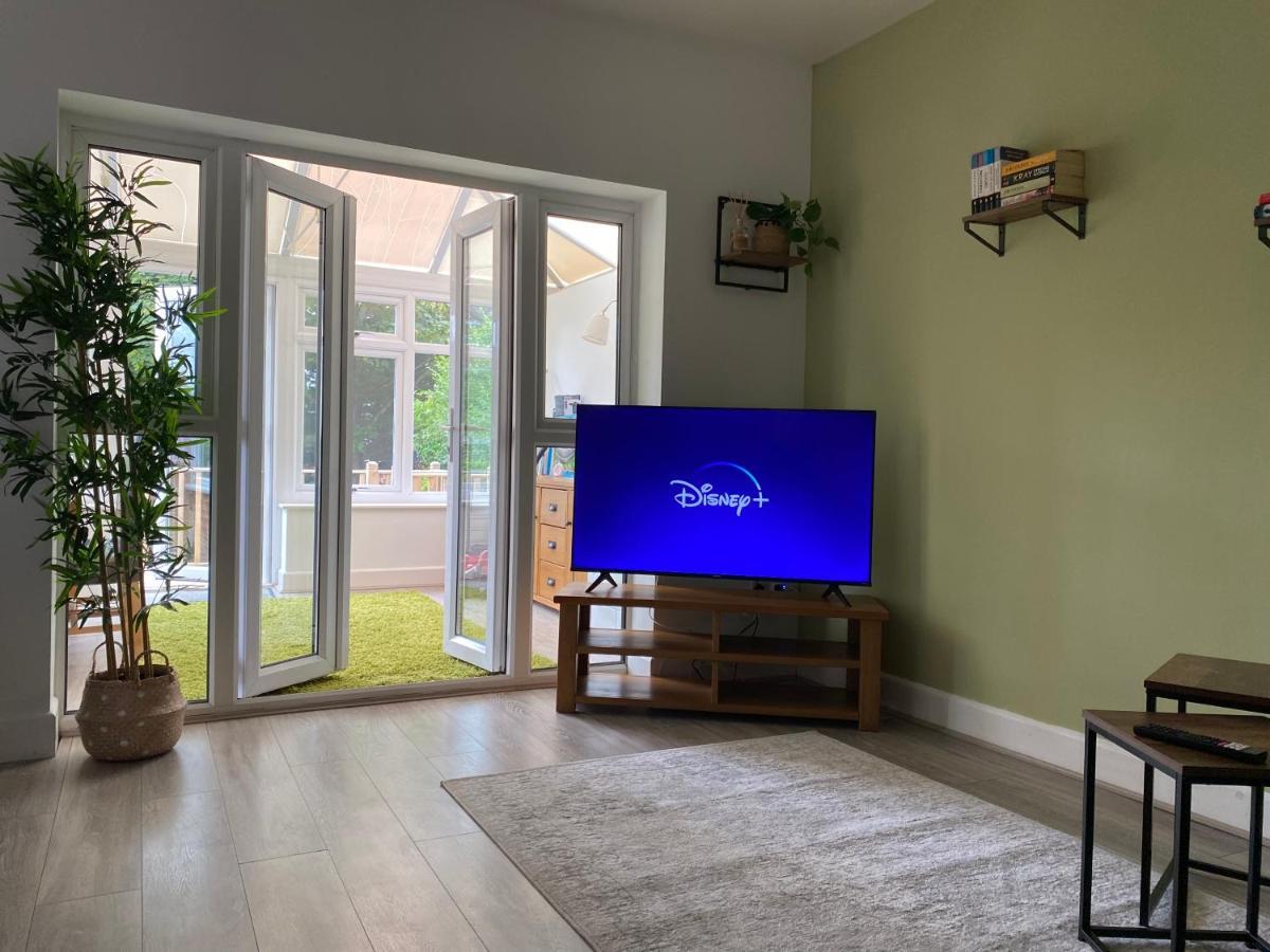 سوثامبتون Accessible 3-Bedroom Bungalow With Patio +Driveway المظهر الخارجي الصورة